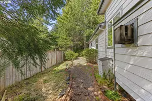 2138 Lynne Dr, North Bend, OR 97459 - Photo 37