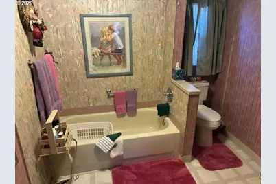 Sandy Blvd NE #15, Fairview, OR 97024 - Photo 9