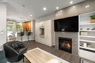 2013 SE Yamhill St, Portland, OR 97214 - Photo 9