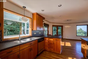 2445 SW Montgomery Dr, Portland, OR 97201 - Photo 13