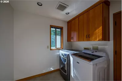 2445 SW Montgomery Dr, Portland, OR 97201 - Photo 17