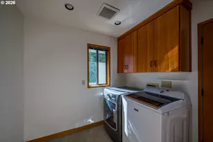 2445 SW Montgomery Dr, Portland, OR 97201 - Photo 17