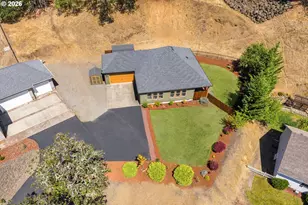 1795 NE Rocky Dr, Roseburg, OR 97470 - Photo 5