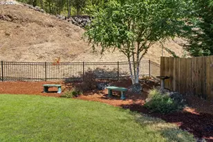 1795 NE Rocky Dr, Roseburg, OR 97470 - Photo 39
