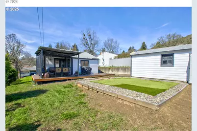 727 NE Jackson St, Roseburg, OR 97470 - Photo 5