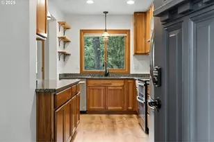 29051 Fox Hollow Rd, Eugene, OR 97405 - Photo 5