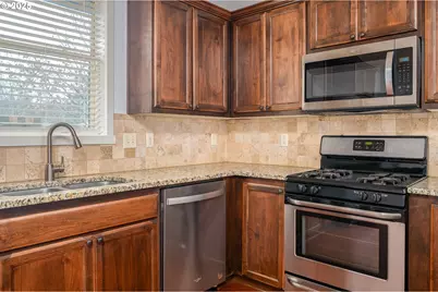 17550 SW Vanguard Ln, Beaverton, OR 97007 - Photo 15