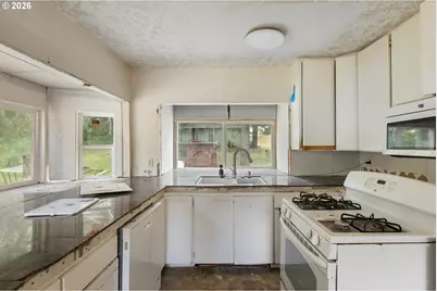 591 Mill St, Canyonville, OR 97417 - Photo 11