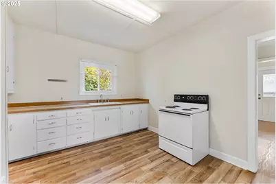 643 SE Parrott St, Roseburg, OR 97470 - Photo 5