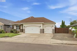 1046 Green Meadows Ave, Junction City, OR 97448 - Photo 3