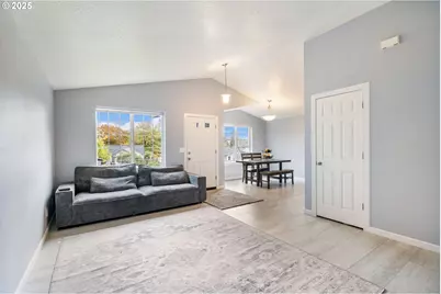 453 N 11th St, Saint Helens, OR 97051 - Photo 5