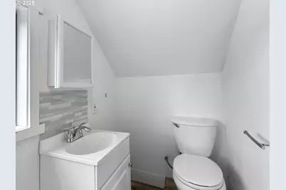 325 NW 2nd Ave, Kelso, WA 98626 - Photo 17