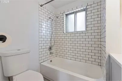 325 NW 2nd Ave, Kelso, WA 98626 - Photo 11