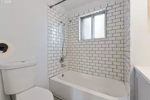 325 NW 2nd Ave, Kelso, WA 98626 - Photo 11