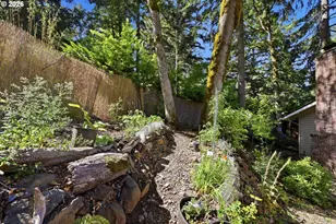2883 Timberline Dr, Eugene, OR 97405 - Photo 41