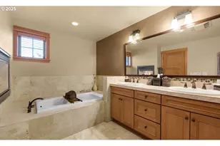 132 E Surfcrest Ave, Cannon Beach, OR 97110 - Photo 25