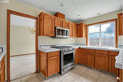 1802 NW Bella Vista Ave, Gresham, OR 97030 - Photo 9