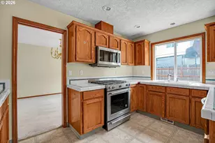 1802 NW Bella Vista Ave, Gresham, OR 97030 - Photo 9