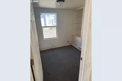 220 NE 3rd St, Hermiston, OR 97838 - Photo 3