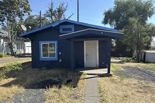 220 NE 3rd St, Hermiston, OR 97838 - Photo 1