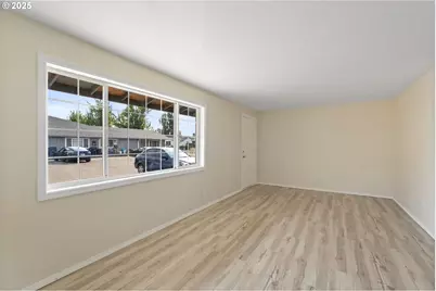 351 40th St, Springfield, OR 97478 - Photo 3