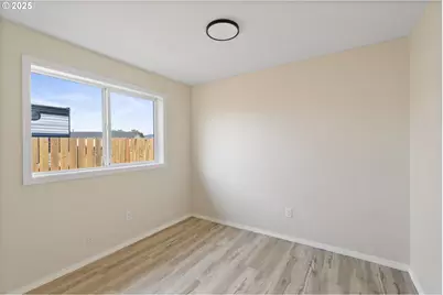 351 40th St, Springfield, OR 97478 - Photo 9