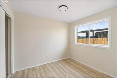 351 40th St, Springfield, OR 97478 - Photo 13