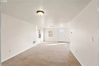 709 SW 16th St, Pendleton, OR 97801 - Photo 13