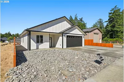 768 Division Ave, Coos Bay, OR 97420 - Photo 3