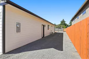 768 Division Ave, Coos Bay, OR 97420 - Photo 41