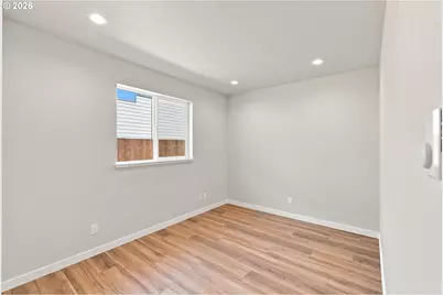 768 Division Ave, Coos Bay, OR 97420 - Photo 17