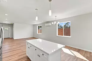 768 Division Ave, Coos Bay, OR 97420 - Photo 9
