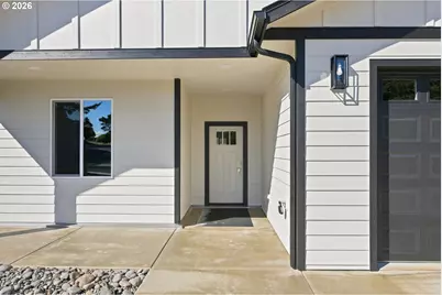 768 Division Ave, Coos Bay, OR 97420 - Photo 5