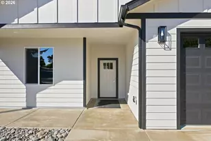 768 Division Ave, Coos Bay, OR 97420 - Photo 5