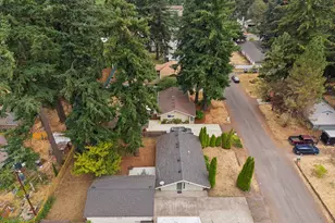 609 SE 137th Ave, Portland, OR 97233 - Photo 35