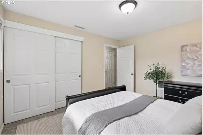 609 SE 137th Ave, Portland, OR 97233 - Photo 17
