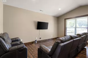 955 Oak Hill Rd, Roseburg, OR 97471 - Photo 11