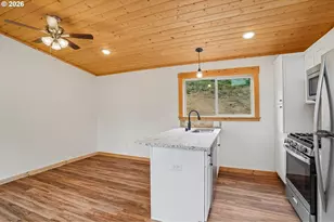 1836 Hazel Dell Rd, Castle Rock, WA 98611 - Photo 7