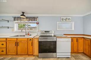 204 19th St, Springfield, OR 97477 - Photo 13