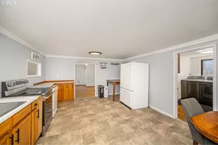 204 19th St, Springfield, OR 97477 - Photo 15