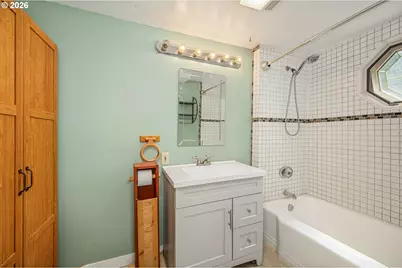 204 19th St, Springfield, OR 97477 - Photo 17