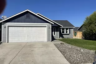 371 Bridgeport Avenue, Umatilla, OR 97882 - Photo 1