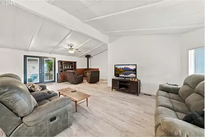 3801 Krohn Ln, Roseburg, OR 97471 - Photo 5