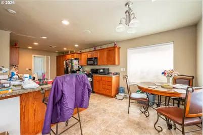 335 Weaver Ave, Myrtle Creek, OR 97457 - Photo 9