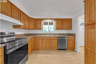 654 NW Bryant Ct, Dallas, OR 97338 - Photo 11