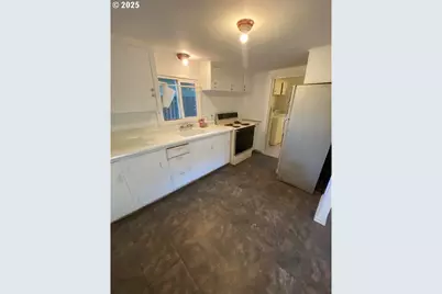 11126 SE Boise St, Portland, OR 97266 - Photo 9