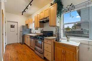 1229 29th St, Hood River, OR 97031 - Photo 5