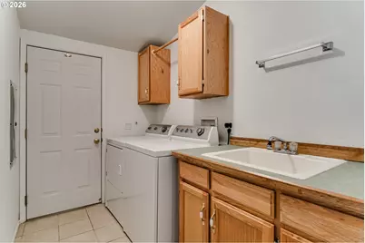 1816 Fountain Ct, Eugene, OR 97402 - Photo 13