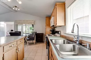 1816 Fountain Ct, Eugene, OR 97402 - Photo 7