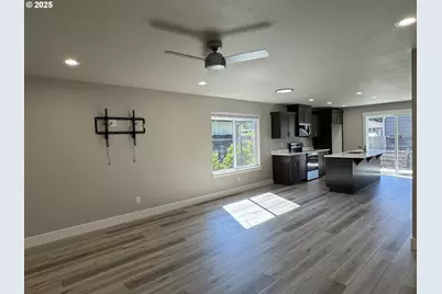 442 W Harrison St, Roseburg, OR 97471 - Photo 5